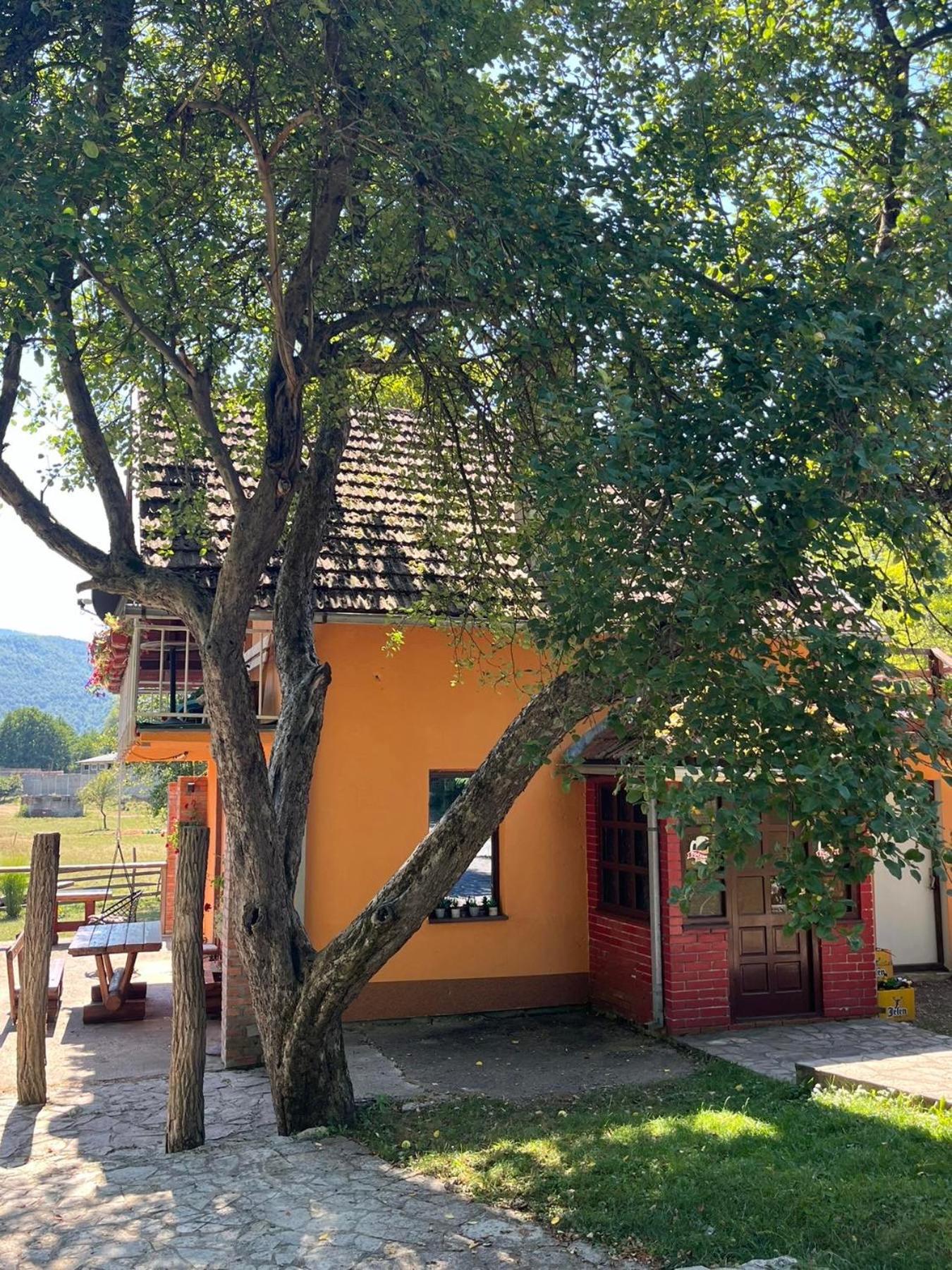 Bed And Breakfast Family Djukic Sipovo 외부 사진